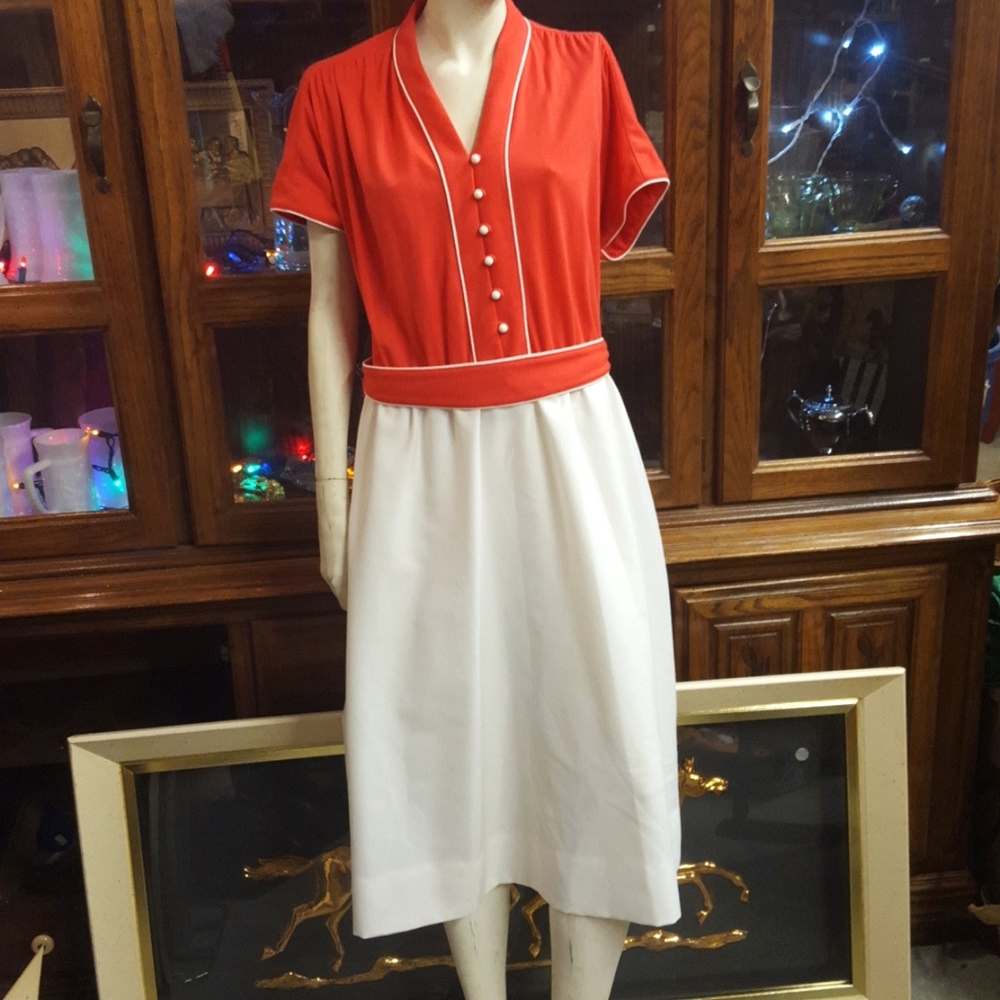 Vintage 1950s/1960s housewife dress, retro pinup